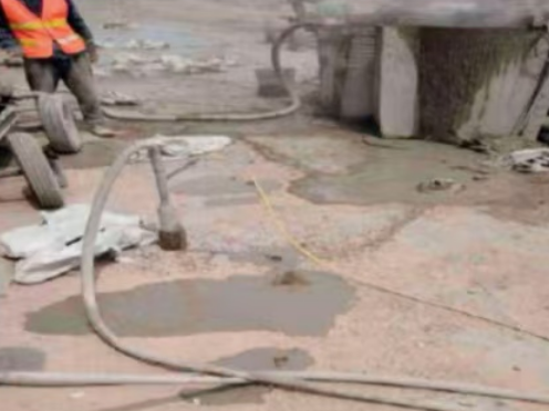 鄂温克水泥混凝土路面板底注浆技术 路面脱空注浆整治方案