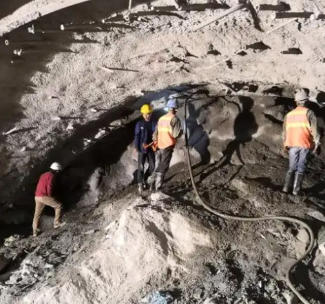 鄂温克拱顶带模注浆料的施工流程及注意事项